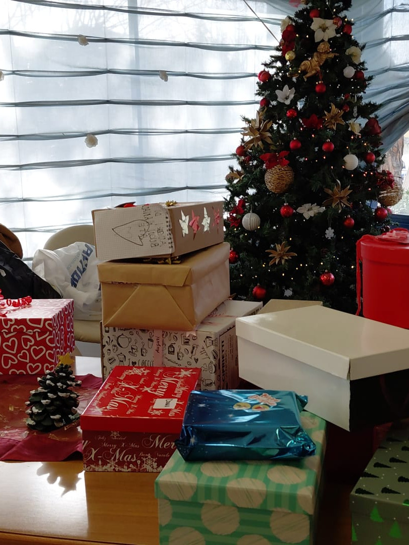 Quando i bambini incontrano gli anziani è subito Natale...